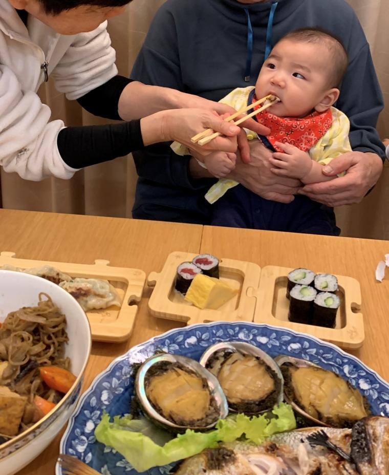 ともみ先生のハッピー子育てライフ 第24回「噛む・飲む」機能を育てる黄金期は離乳食期！