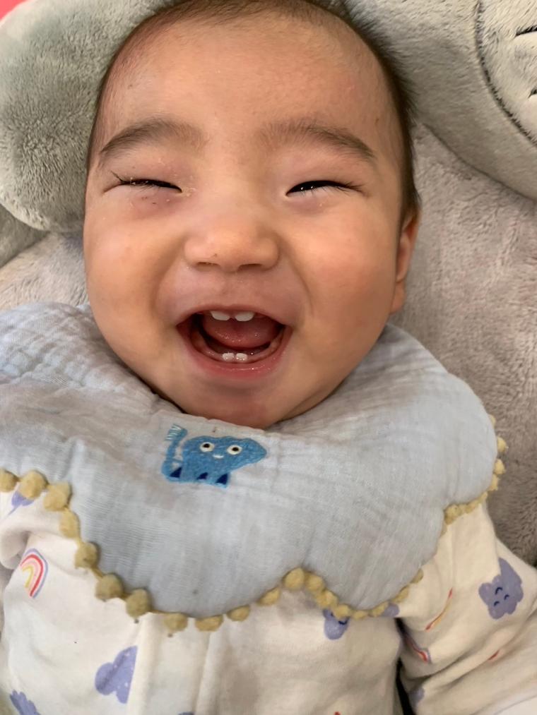 ともみ先生のハッピー子育てライフ第２３回「初めての歯が生えた！気になる２つのポイント」